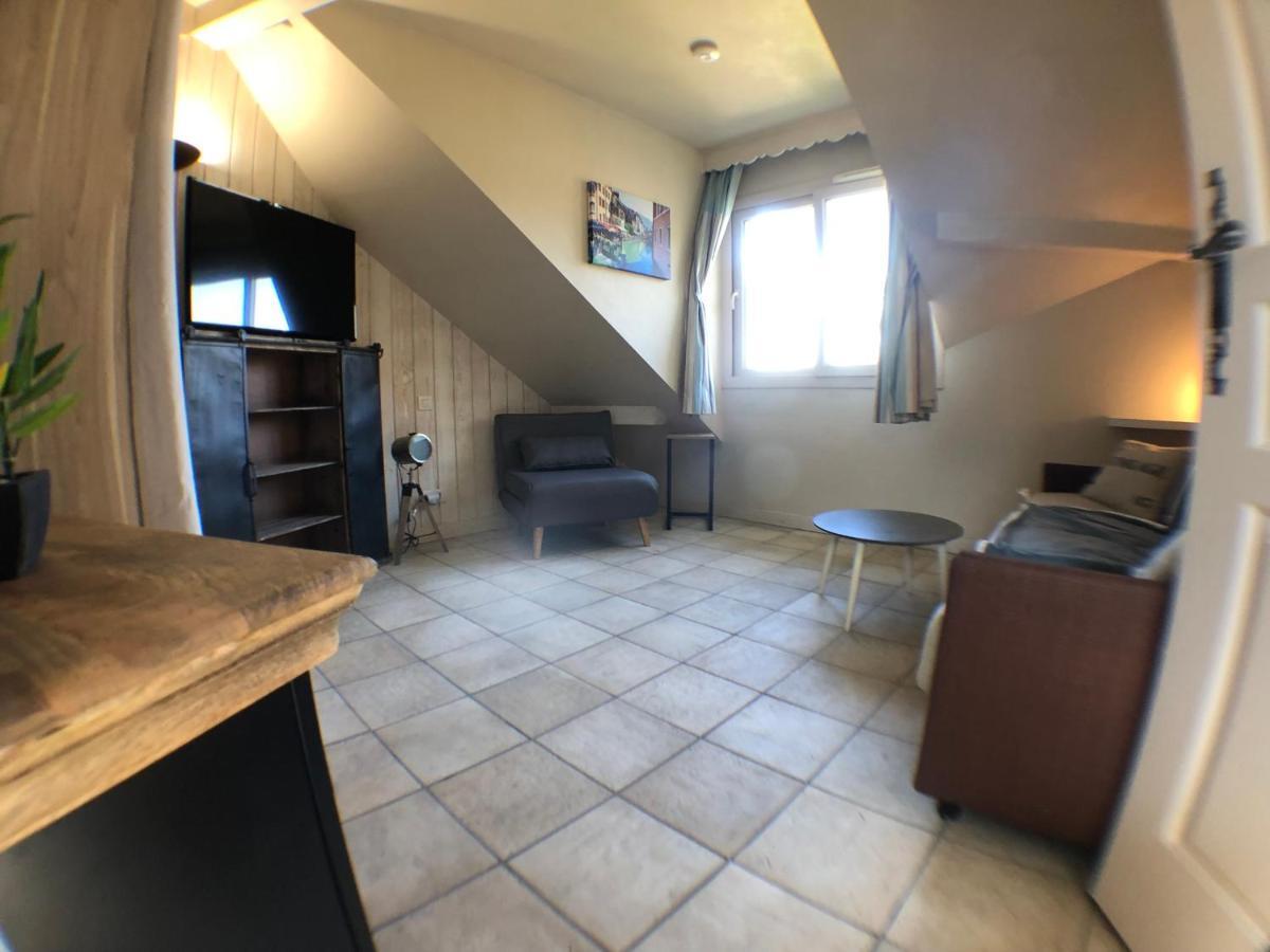 Logement Atypique Avec Vue Unique Panoramique Sur Le Lac D'Annecy, Dans Une Residence Avec Plage Et Ponton Privee Sur La Commune De Duingt Dış mekan fotoğraf