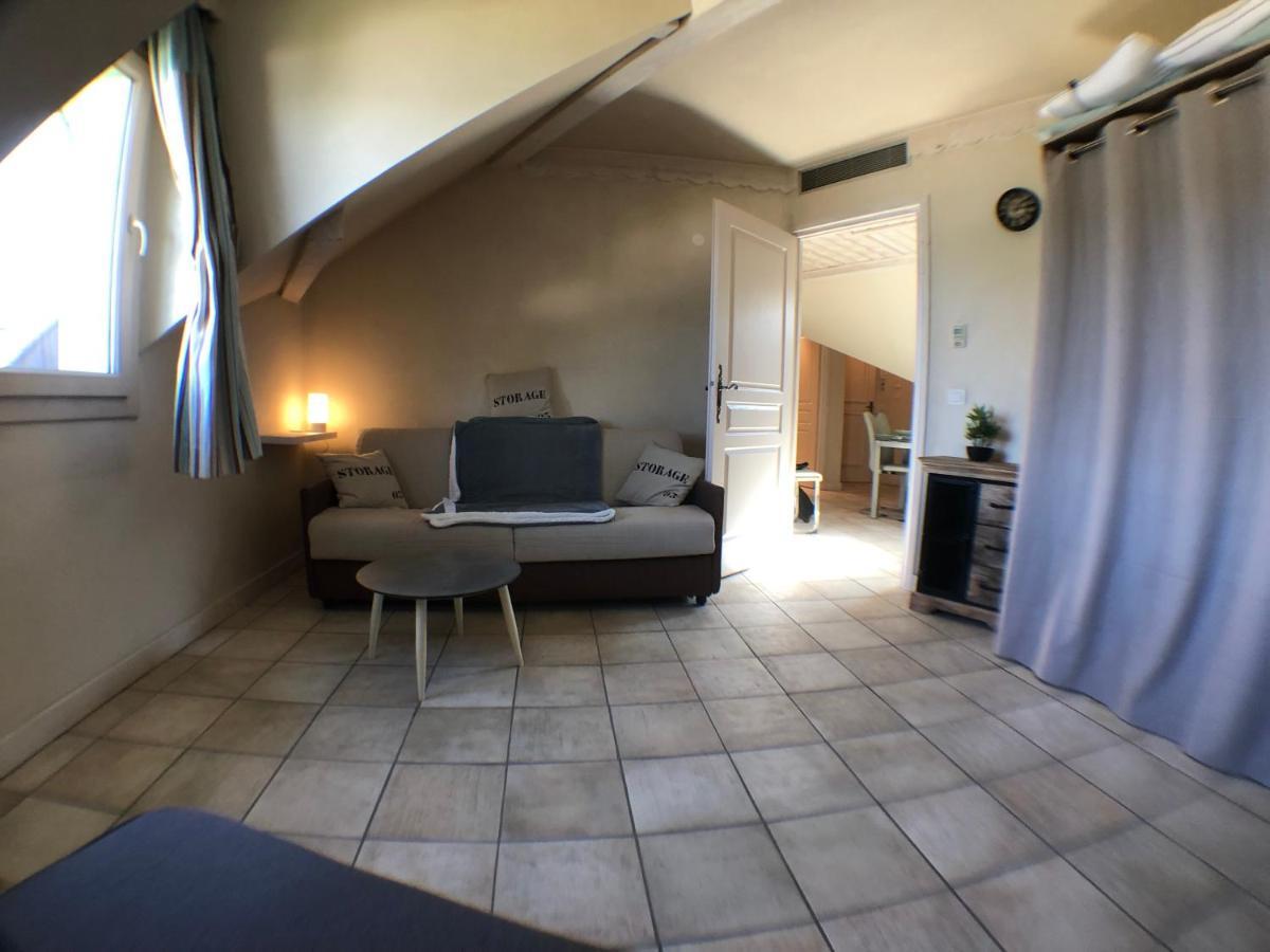Logement Atypique Avec Vue Unique Panoramique Sur Le Lac D'Annecy, Dans Une Residence Avec Plage Et Ponton Privee Sur La Commune De Duingt Dış mekan fotoğraf